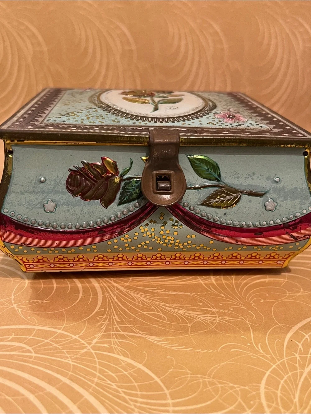 Vintage Rose Tin Trinket Box with Latch